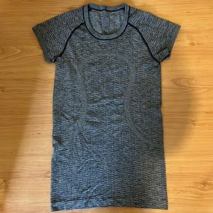 Lululemon Swiftly Tech Short Sleeve size 4